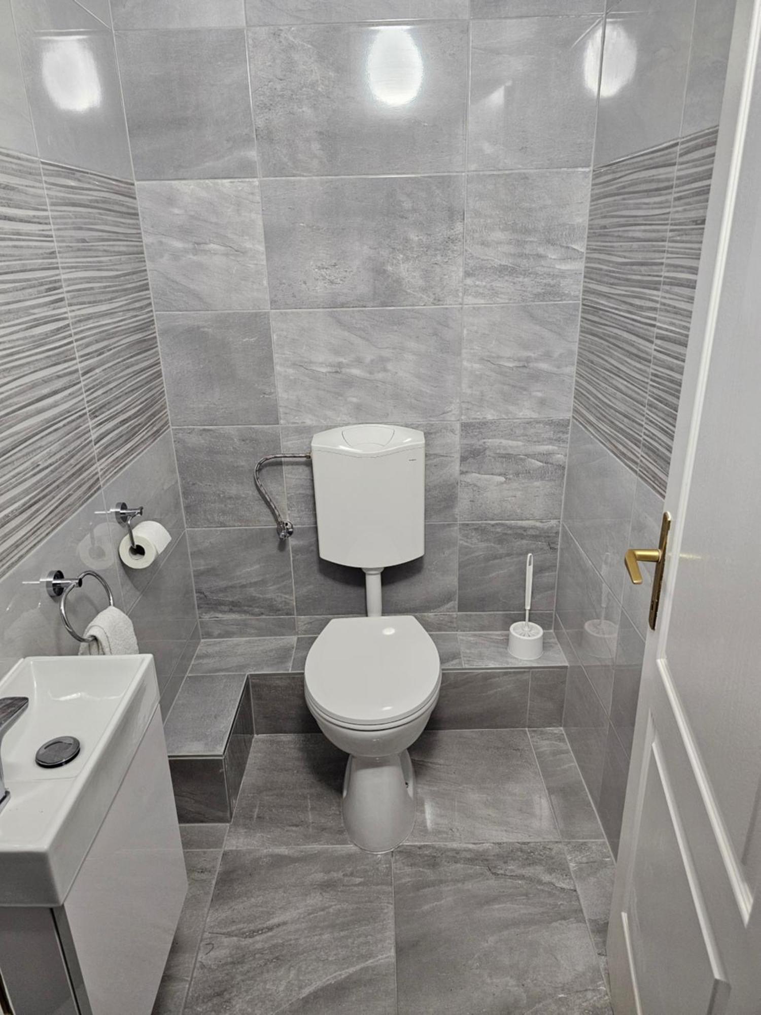 Merry&Car - Huge Balcony + Living Room + 2Br Budapest Exteriör bild