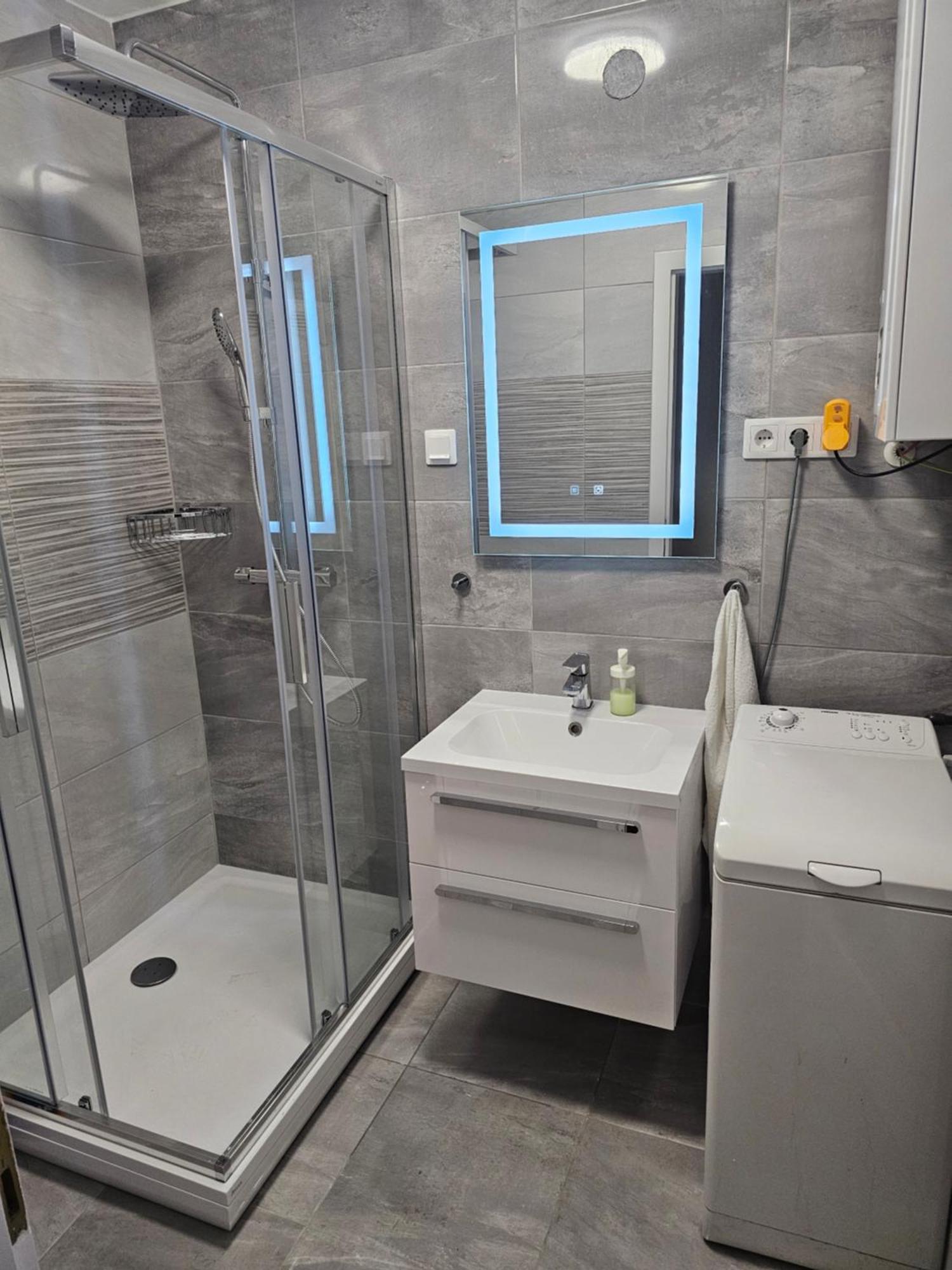 Merry&Car - Huge Balcony + Living Room + 2Br Budapest Exteriör bild